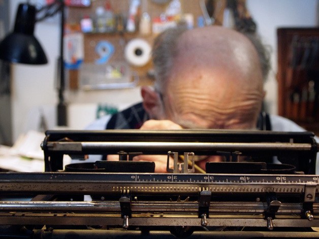 Robert Montgomery repairs a nearly 100-year-old Underwood No. 5.
