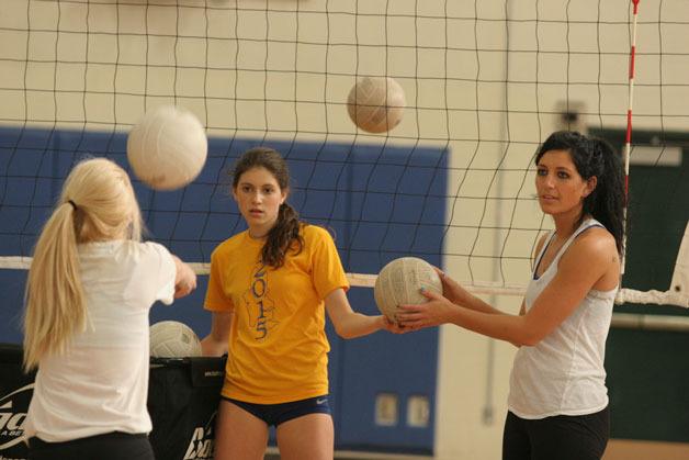 Michelle Miller instructs players at Bainbridge High School.