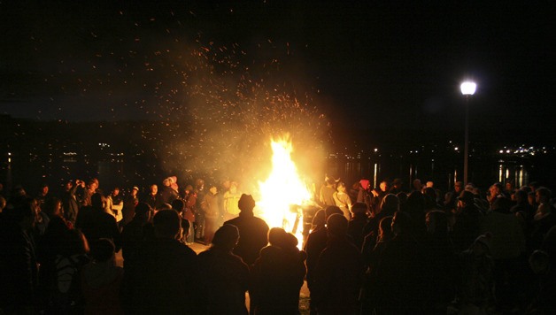 Jule Fest lights holiday season in Poulsbo | Photos/Video