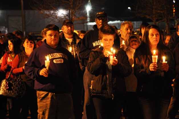 Hundreds of people held candles Monday evening at a vigil honoring Washington State Trooper Tony Radulescu outside the Christian Life Center in Port Orchard.