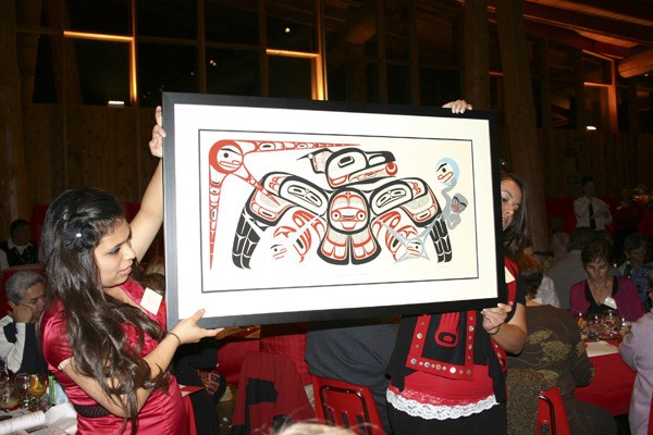 Kaui’lani Lawrence and Shayna Reynolds display ‘Raven and Sky People’ by Tsimshian artist David Boxley