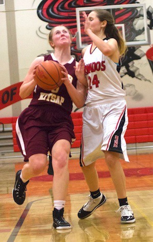 South Kitsap senior Alona Lund scored all 10 of her points during the first quarter to help the Wolves to a 54-38 win Wednesday night in a Class 4A Narrows League game at Yelm.