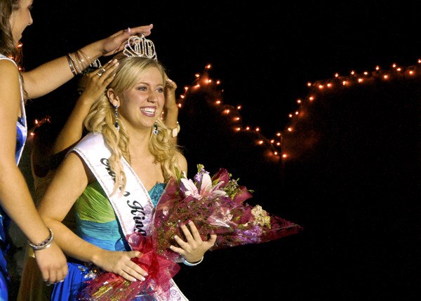 Jordan Nicole Wall is crowned 2011 Miss Kingston