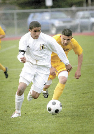 SK’s Justin Moore stays just out of reach of a North Kitsap defender.