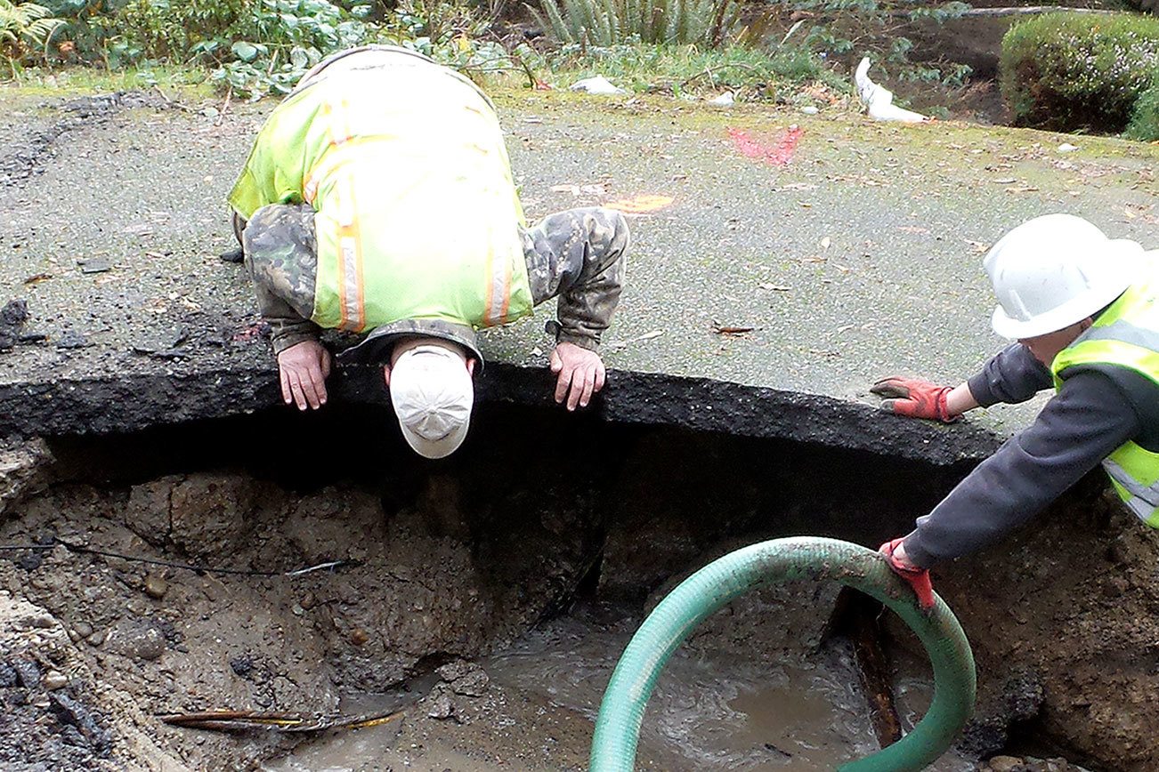 Severe water main break quickly fixed by Silverdale Water, contractor