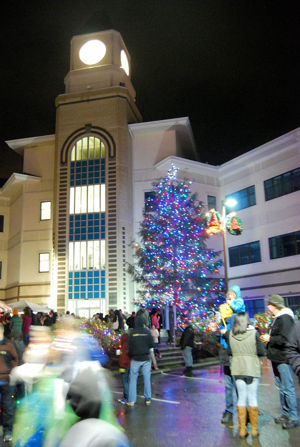 Festival of Chimes & Lights Port Orchard holiday events draws