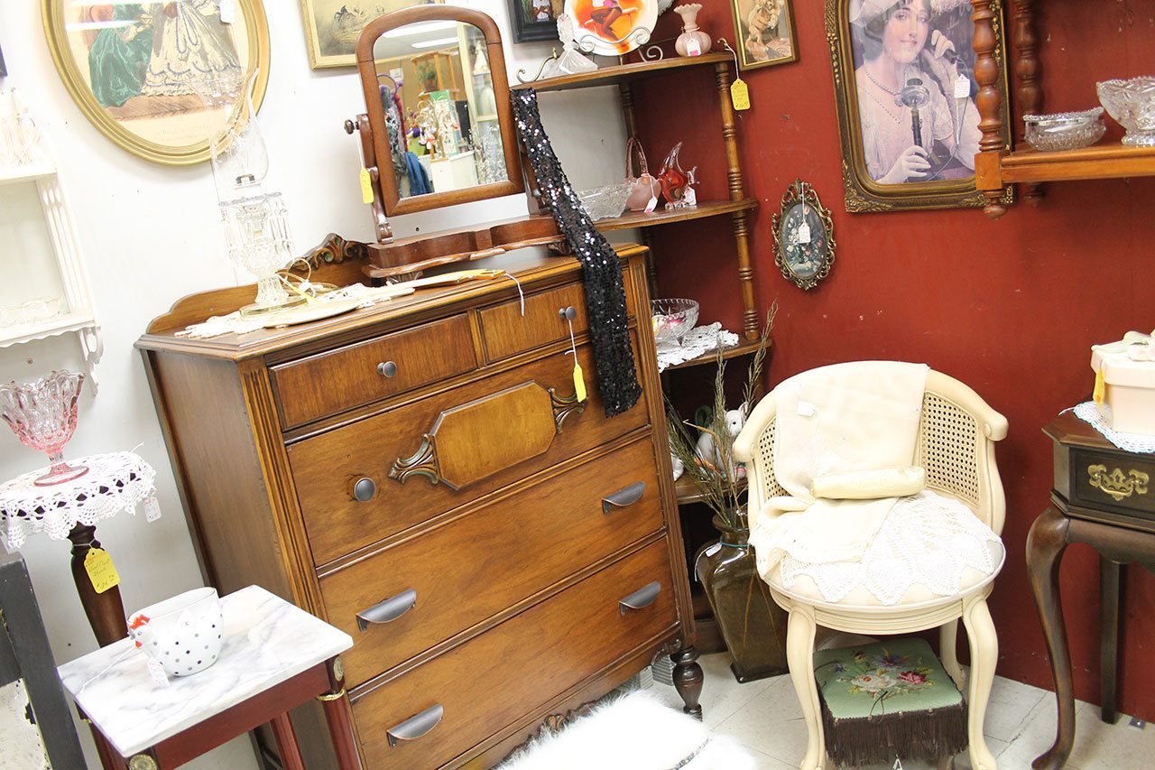 You’ll find antiques, vintage items, and retro items at the Kitsap Antique & Vintage Show, Feb. 25 and 26 at the Kitsap County Fairgrounds. This display is at Poulsbo Mercantile, which will have a booth at the show. (Richard Walker/Kitsap News Group)