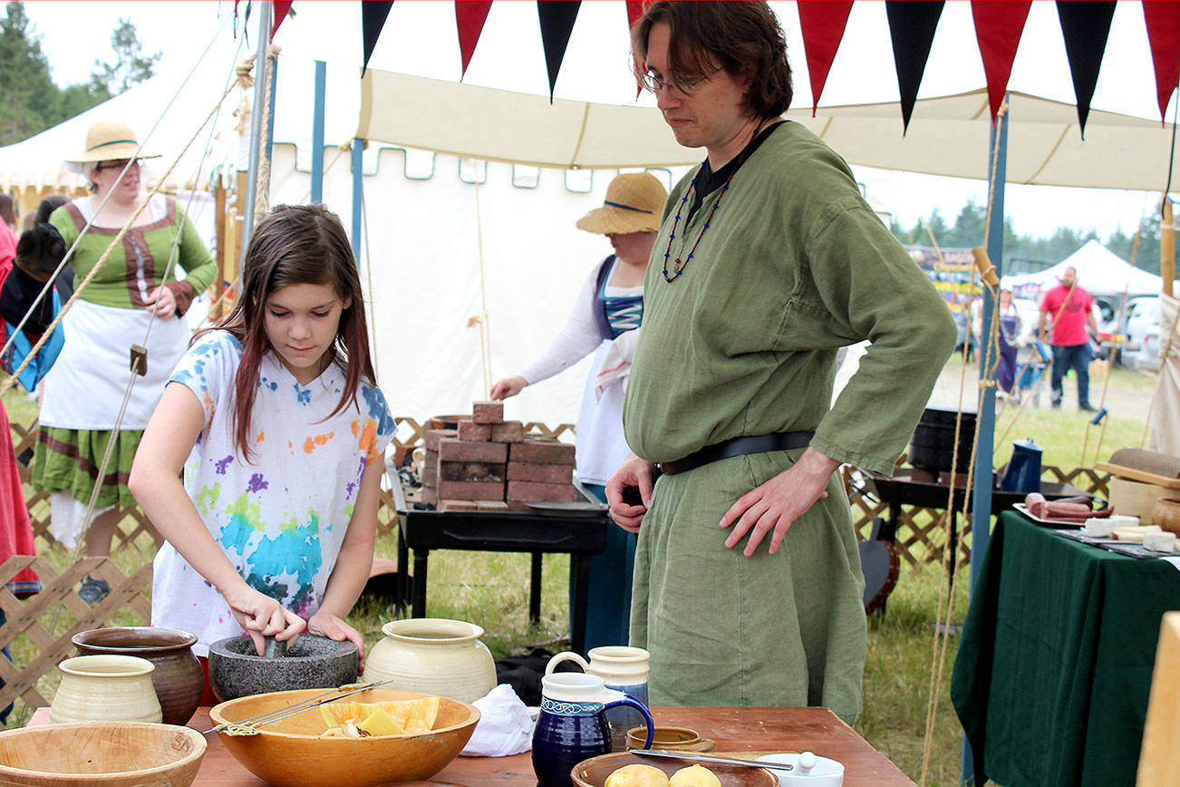 An SCA member demonstrates pottery 
making using 
period-
appropriate techniques.                                 Michelle Beahm / Kitsap News Group