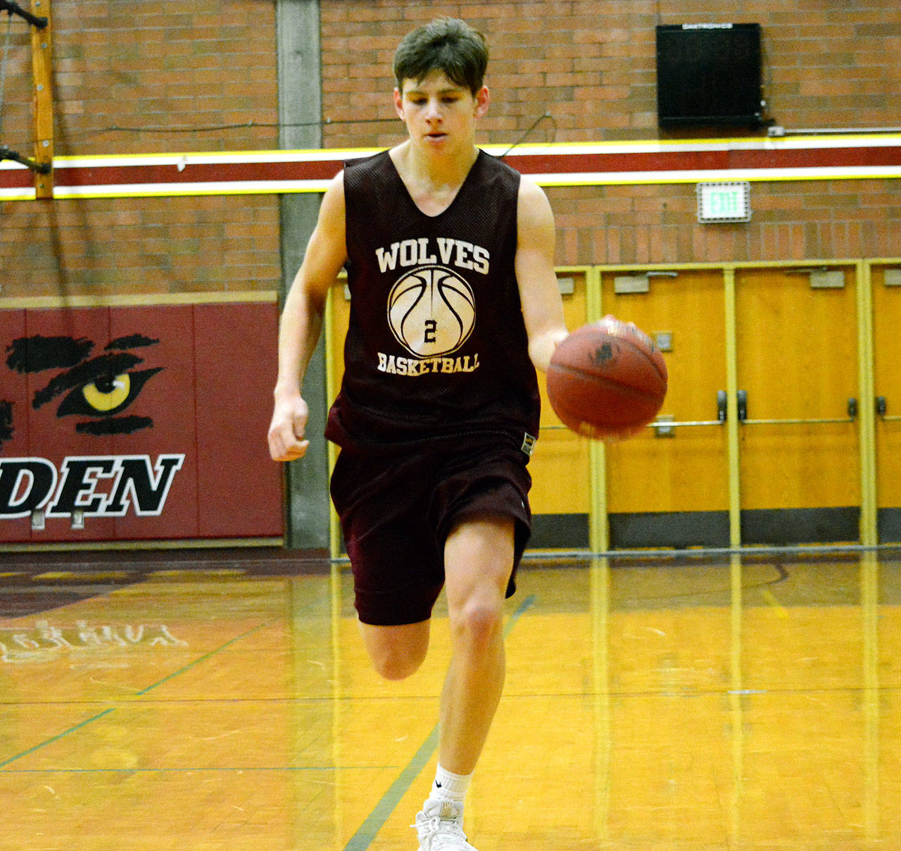 South Kitsap sophomore Gavin Morkert takes part in a conditioning drill. (Photo by Mark Krulish | Kitsap Daily News)