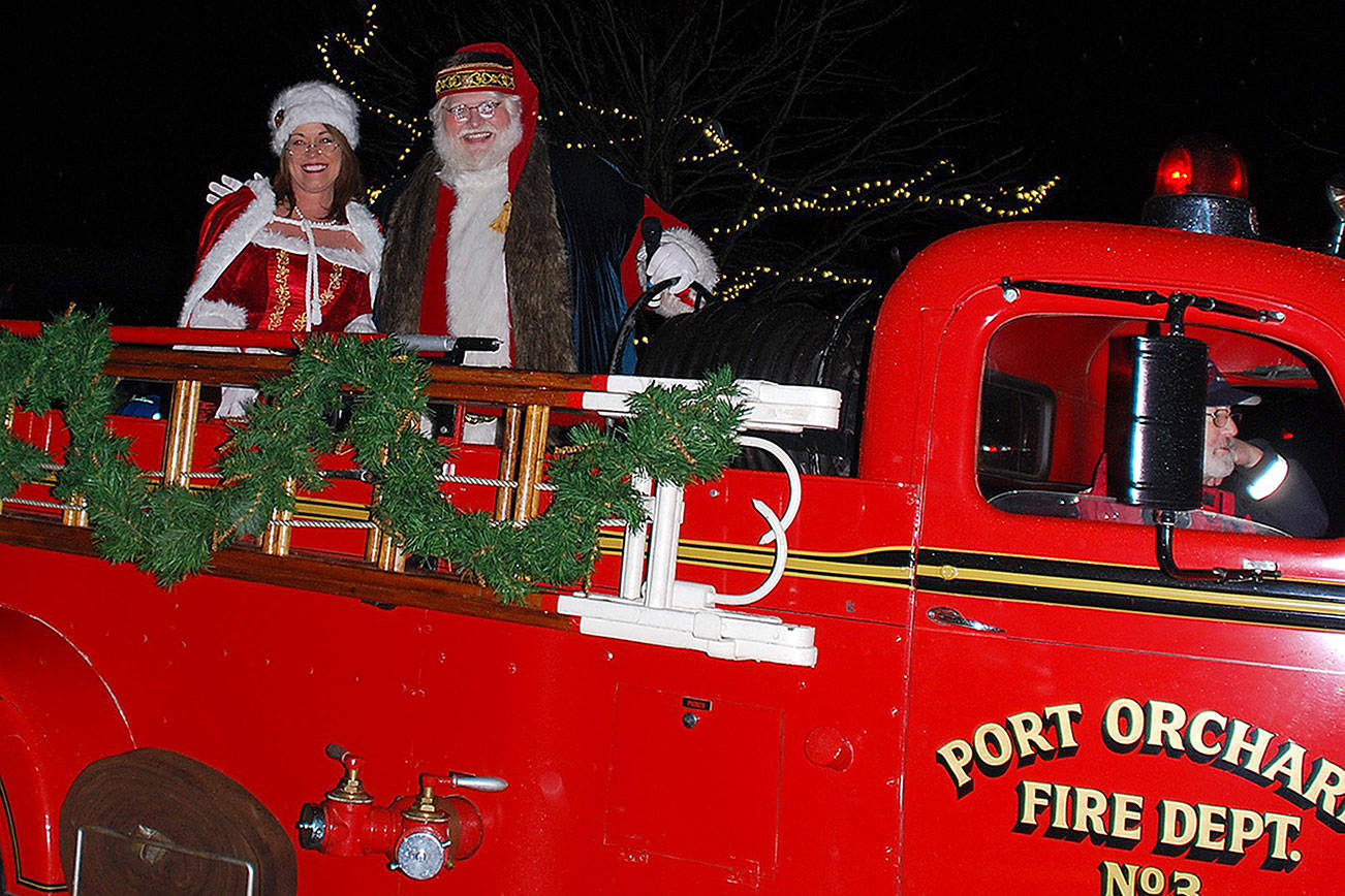 Port Orchard ablaze in holiday color Saturday