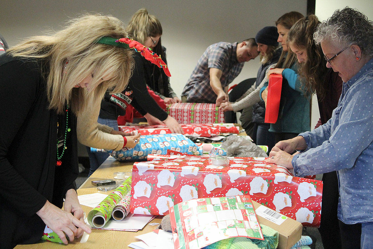 158 children get presents because Port Orchard Cares | Slideshow