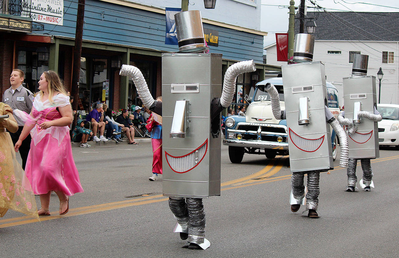 A metallic collection of wayward heat furnaces clanked their way along Bay Street during the Fathoms parade. (Bob Smith | Kitsap Daily News)