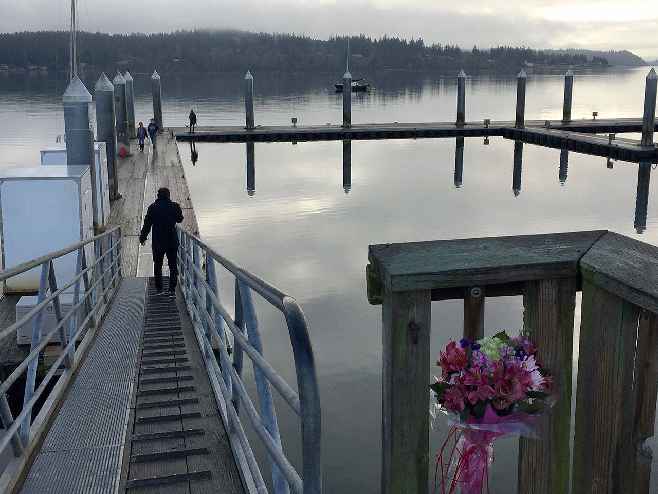 Volunteers flock to Silverdale Waterfront Park in search of missing 17-year-old