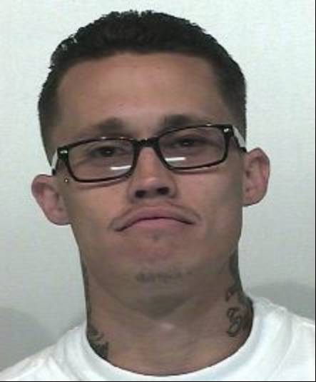 Bremerton police looking for fugitive wanted on two felony warrants