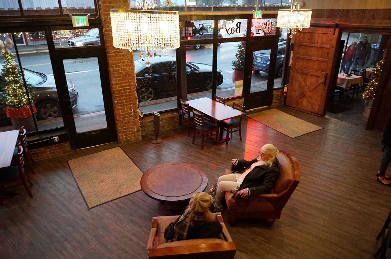 Customers relax in the Bay Street Bistro’s common area prior to being seated for dinner. (Bob Smith | Kitsap Daily News)