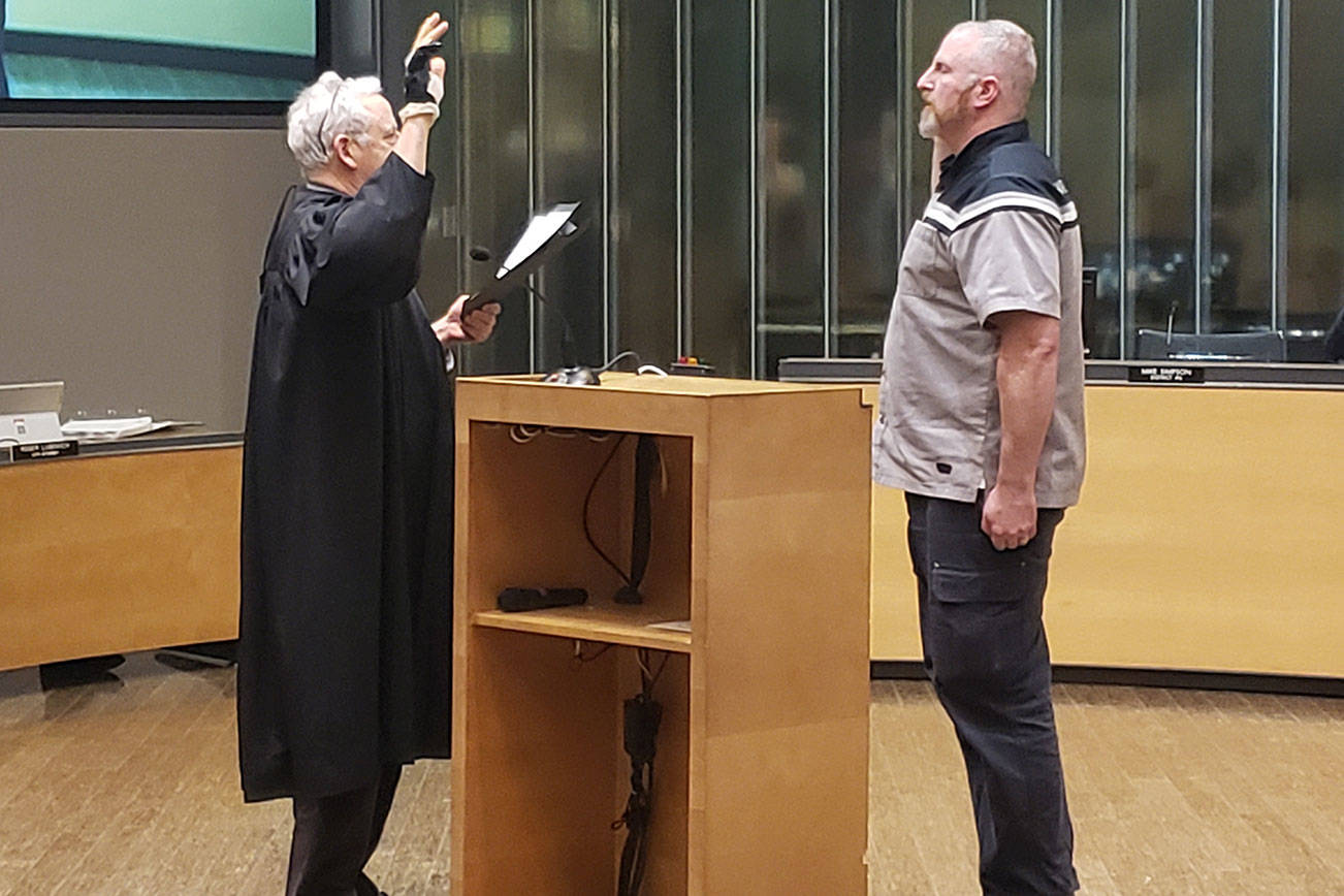 Bremerton city councilmembers sworn in Thursday