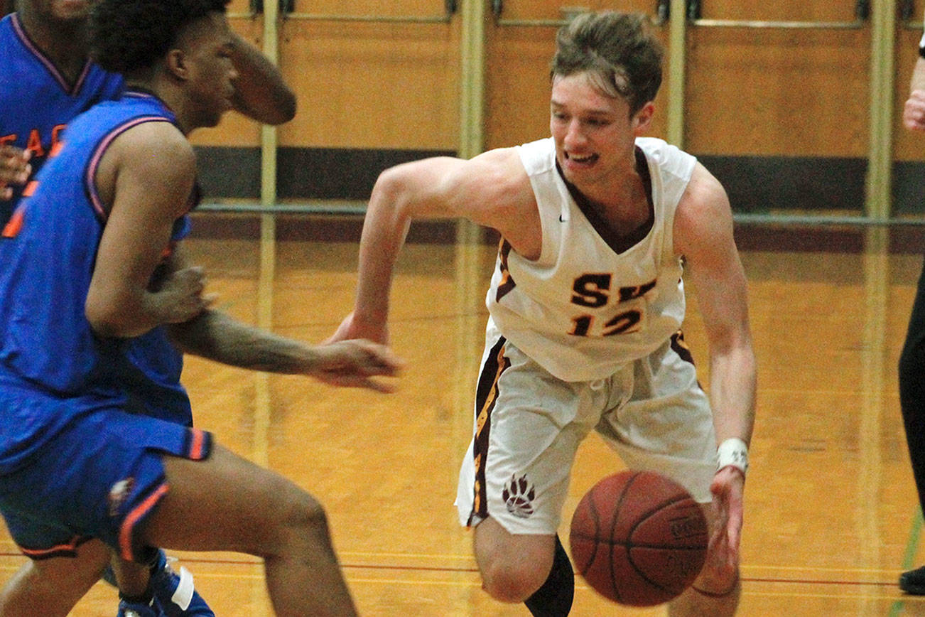 Eli Mackie looks to drive past a Graham-Kapowsin defender in South Kitsap’s 68-61 win on Wednesday night. Mackie finished the game with a team-high 16 points. (Mark Krulish/Kitsap News Group)