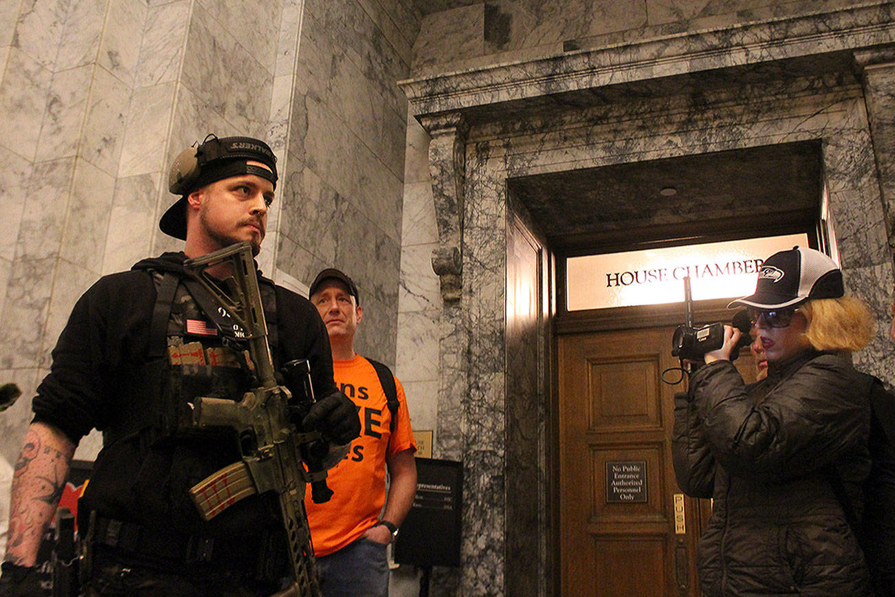 Armed 2nd Amendment supporters rally in Olympia