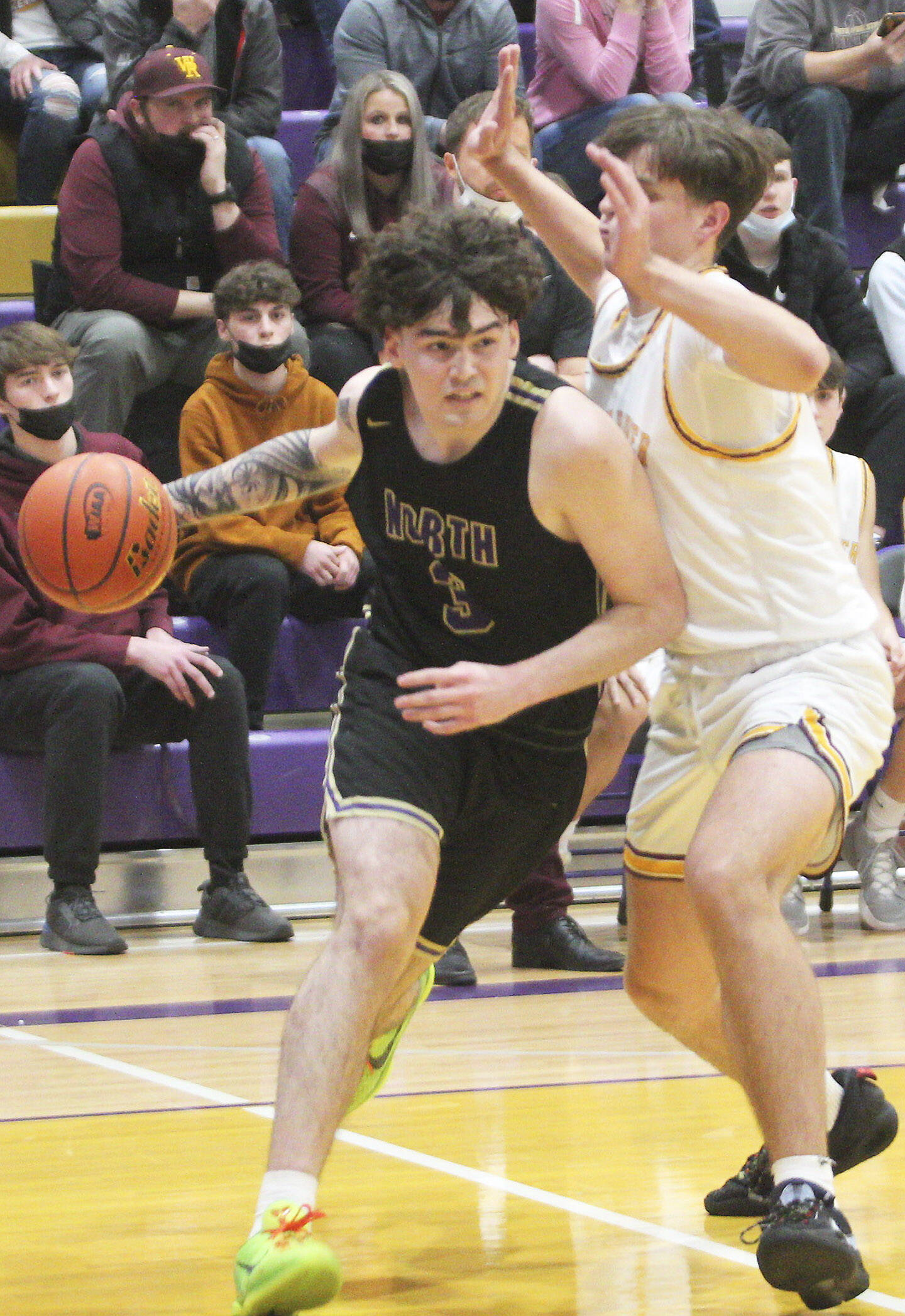 Aiden Olmstead goes baseline against White River in the title game. Steve Powell/North Kitsap Herald photos