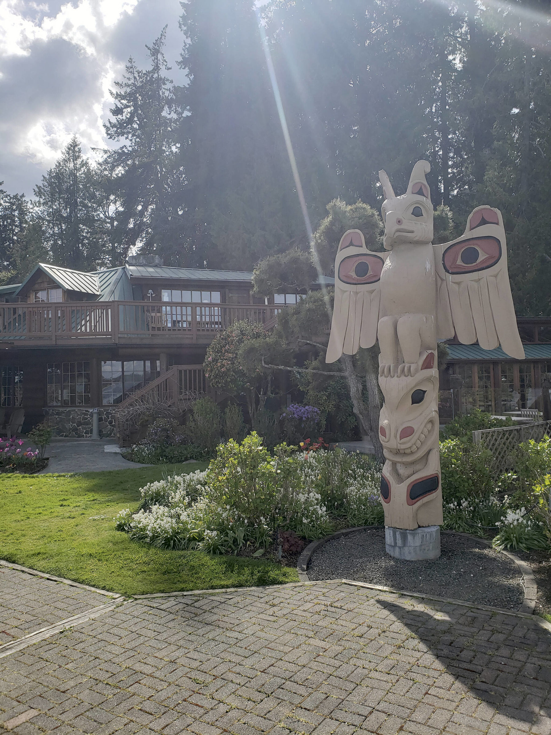 The Suquamish Tribe acquired the lodge in 2004.