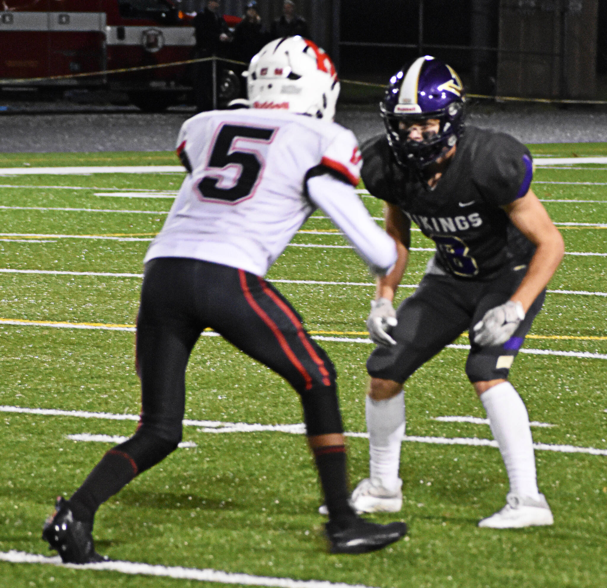 Logan Sloman looks to shut down wide receiver Karmelo Bell. Nicholas Zeller-Singh/Kitsap News Group Photos