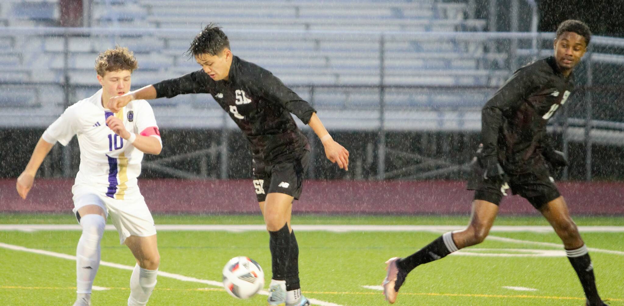 Rain persists as South Kitsap junior Gabriel Fernandez works to keep the ball moving through Sumner’s defense. Elisha Meyer/Kitsap News Group Photos