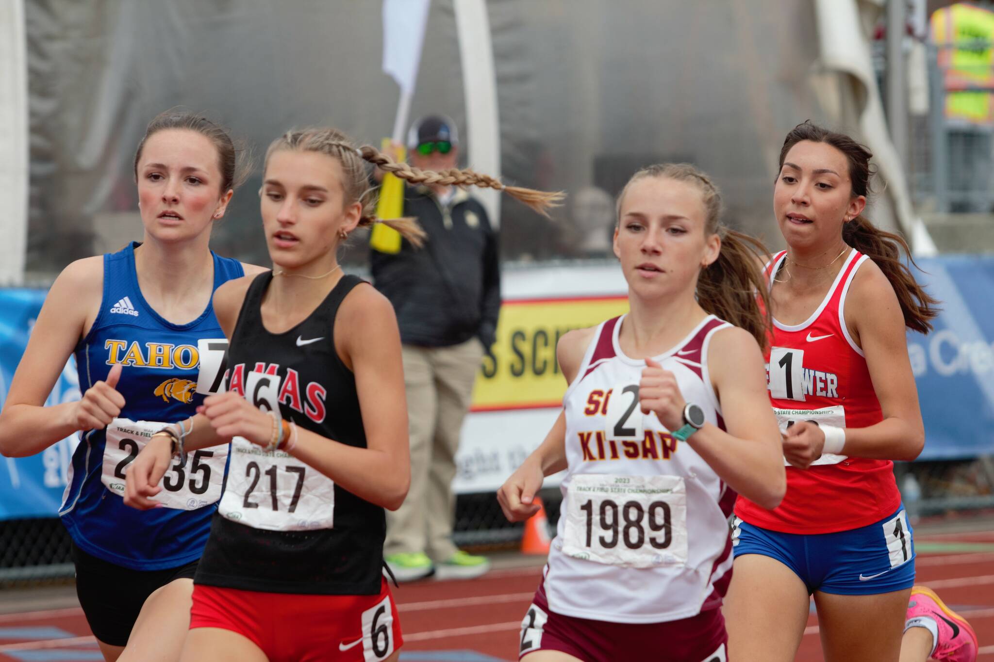 Sophomore Lauren Laws moves up the pack in the second lap of the 800-meter run.