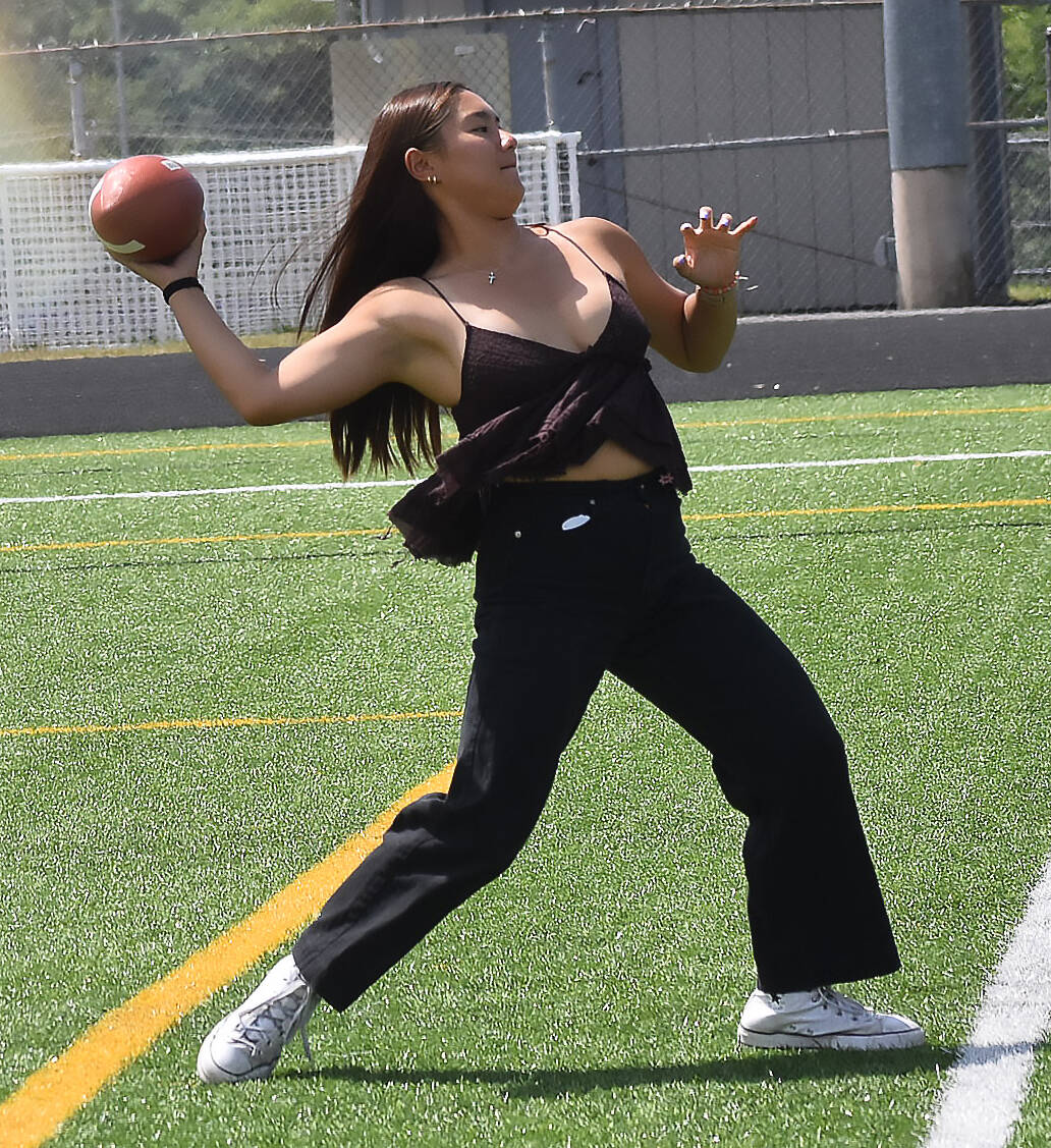 Tiffany Le shows off her arm during the first NK practice. Nicholas Zeller-Singh/Kitsap News Group Photos