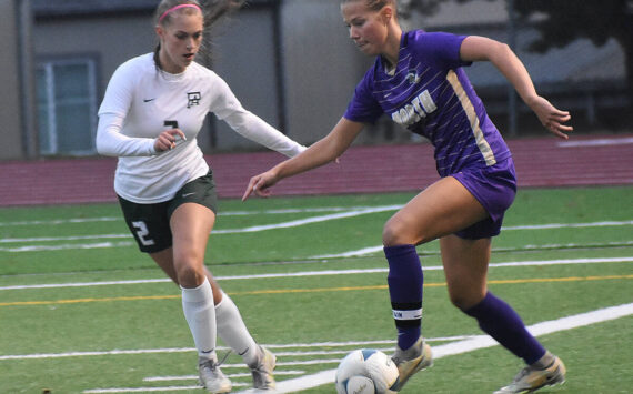 Nicholas Zeller-Singh/Kitsap News Group Photos
Viking Evelyn Beers picks up the assist on the final goal of the game.