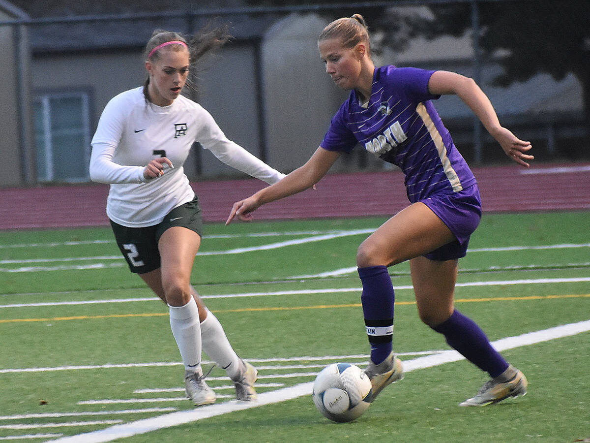 Nicholas Zeller-Singh/Kitsap News Group Photos
Viking Evelyn Beers picks up the assist on the final goal of the game.