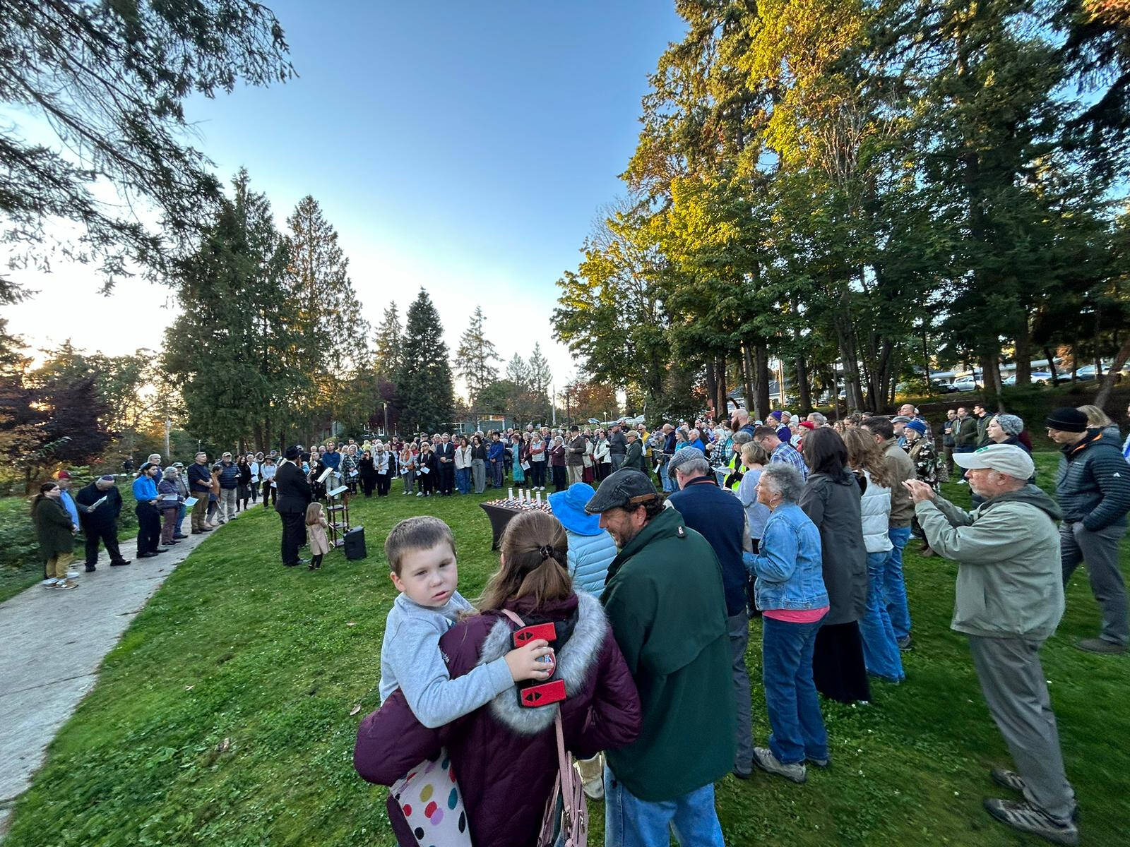 Mendy Goldshmid courtesy photos
The Jewish community from Bainbridge Island and Kitsap County gathered at Waterfront Park on the evening of Oct. 12 for a prayer and unity rally in the wake of Hamas attacks on Israel.