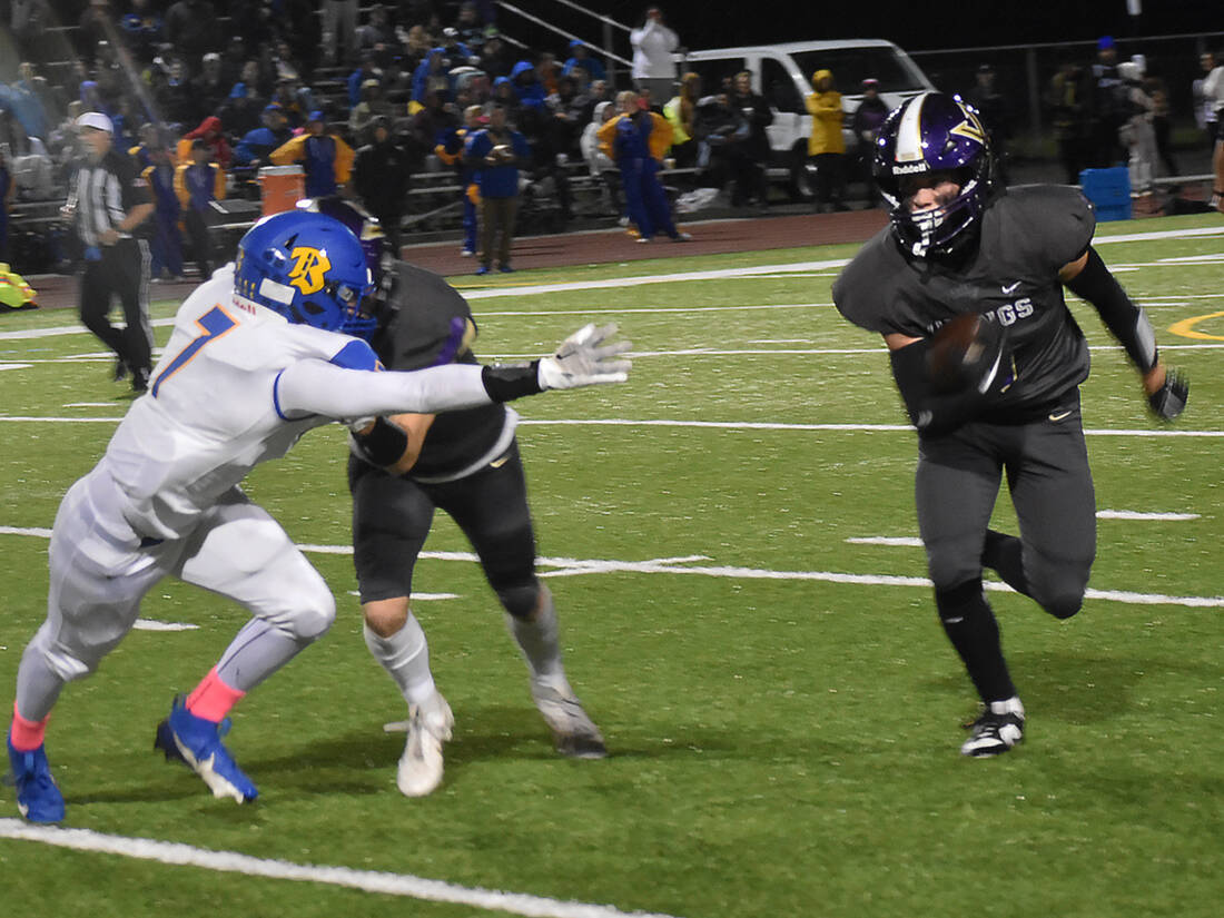 Nicholas Zeller-Singh/Kitsap News Group Photos
Viking Cohen Meis runs down the sideline for a first down.