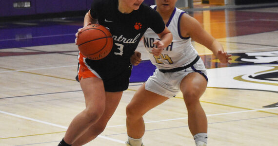 Nicholas Zeller-Singh/Kitsap News Group Photos
Cougar Chelsey Cobb dribbles past Viking Tiffany Le.