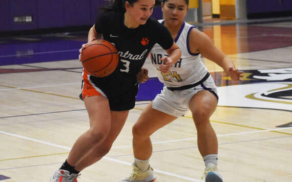 Nicholas Zeller-Singh/Kitsap News Group Photos
Cougar Chelsey Cobb dribbles past Viking Tiffany Le.