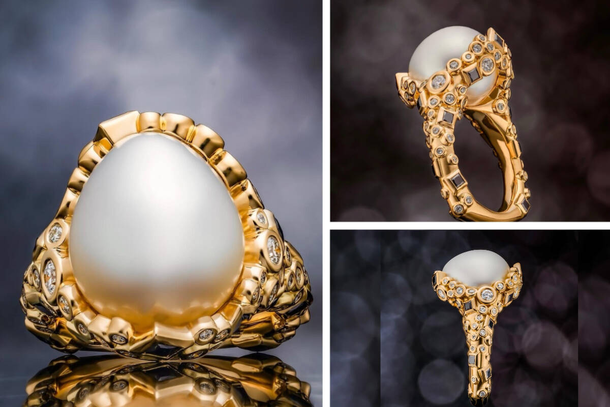 Robin Callahan’s ‘Harmony’ won the CPAA Visionary Award for 2023. ‘Harmony’ embraces the natural shape of the pearl while allowing you to see the beauty of the natural pearl from every angle.