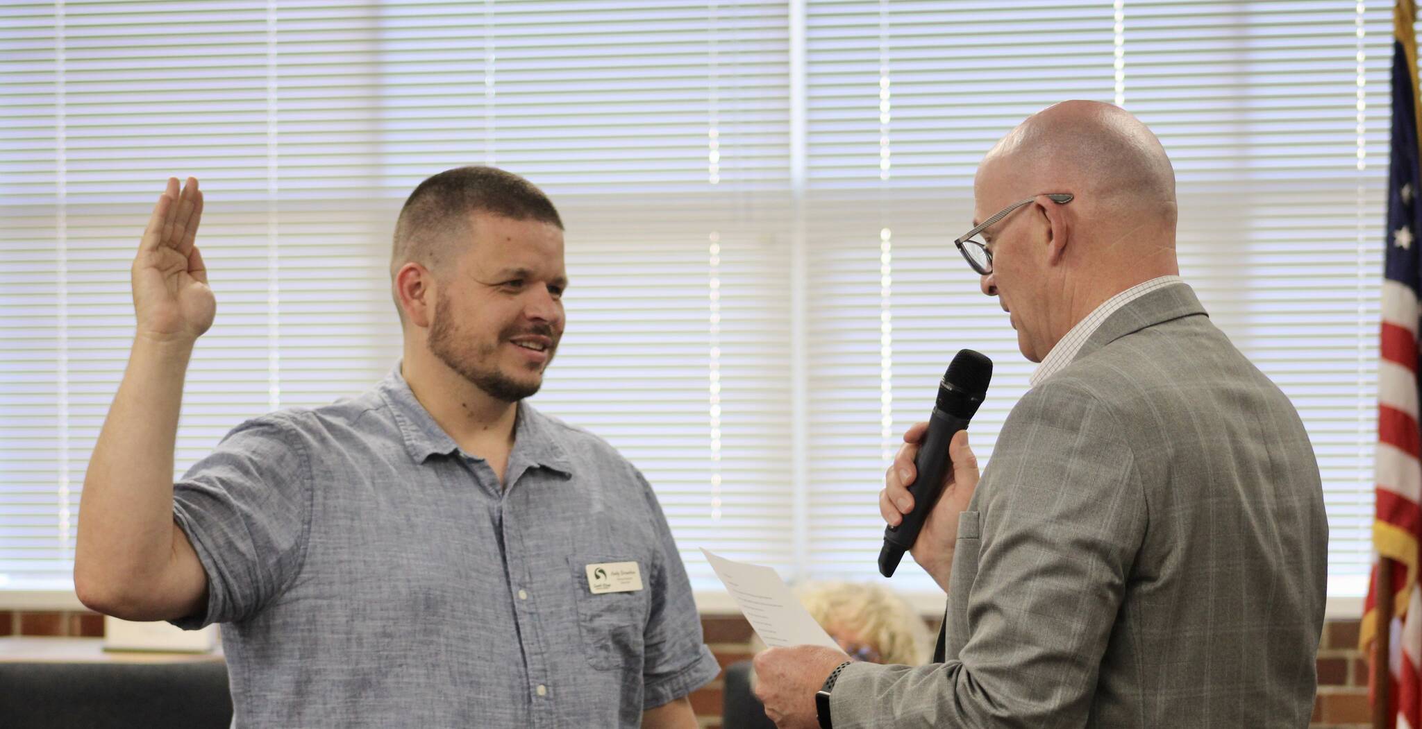 Elisha Meyer/Kitsap News Group
Superintendent Tim Winter, right, leads Andy Brandon in the oath of office at a meeting of the South Kitsap School District school board.
