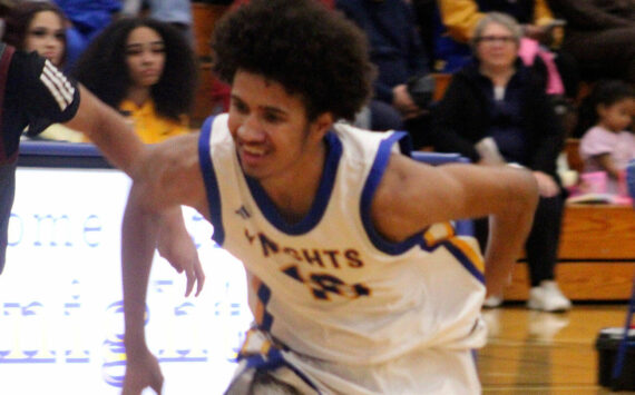 Luke Caputo/Kitsap News Group photos
Knight Jalen Davis scored a school record 51 points in a 94-42 Bremerton home win over the South Kitsap Wolves Dec. 2.