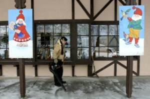 Downtown Poulsbo merchant Ray Holodnak breaks out the summer leaf blower to engage it for snow duty along Front Street Thursday morning.