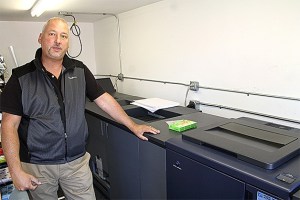 Ingemar Anderson explains how the Konica Minolta book printer and binder works. The machine can print and bind a book in the time it take to make a cup of espresso.