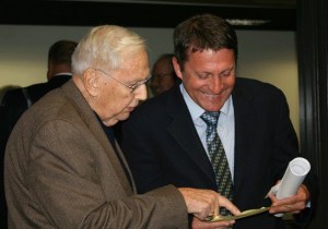 Port attorney Gordon Walgren talks with Jim Rothlin