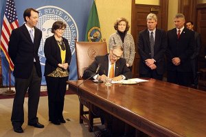 Gov. Jay Inslee signs SB 6195