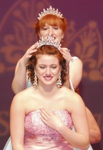 Miss Kitsap 2011 Hannah Wood crowns Jessicajae Townsend Miss Kitsap 2012