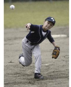 East Bremerton pitcher Isaih Wright fires the ball to the plate for a strike against Tracyton Purple in Saturday’s D-string game. East Bremerton won 12-11 at Sylvan Field. County Pee Wee championships begin today.