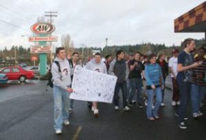 The South Kitsap High School Swim and Dive team presented a banner to Buck’s A&W Wednesday afternoon.