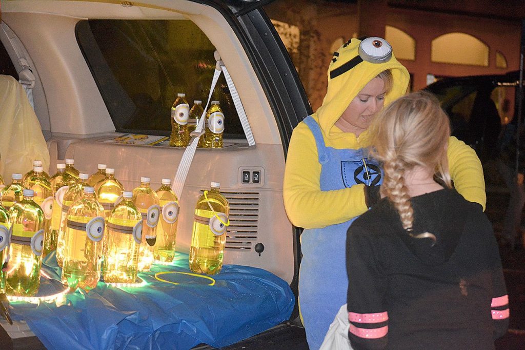 Port Orchard ‘trunk-or-treaters’ celebrate Halloween in style