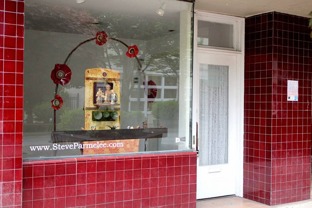 A statue art display in a window on Fourth Street, between Pacific Avenue and Washington Avenue, by Steve Parmelee.                                Michelle Beahm / Kitsap News Group