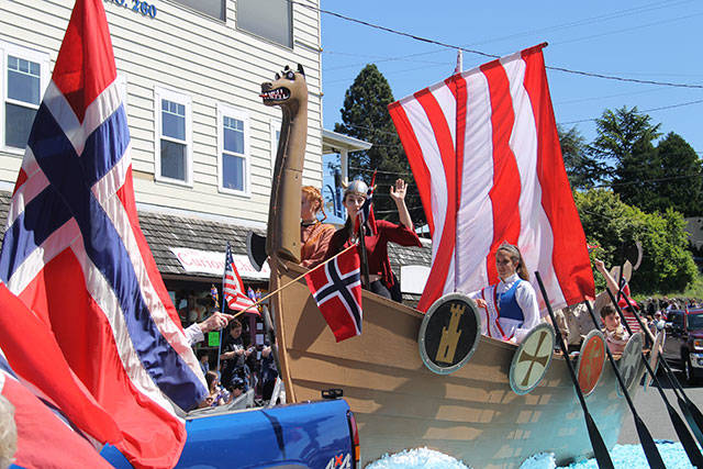 … and more Viking ship floats.