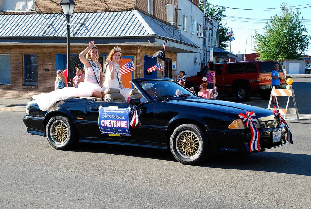Port Orchard celebrates 50 years of Fathoms O’ Fun parades