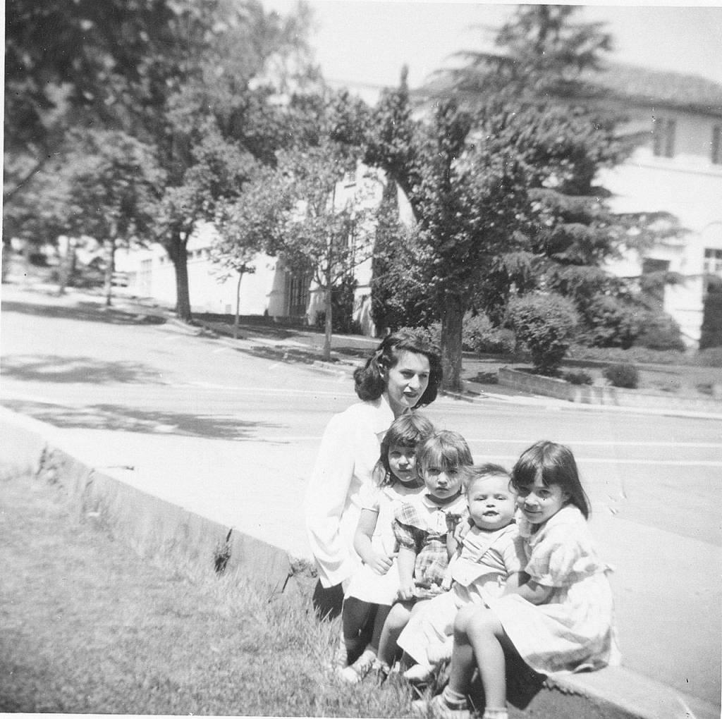 Evelynne Gemmell with her four eldest children in 1954. (Courtesy Gemmell family)