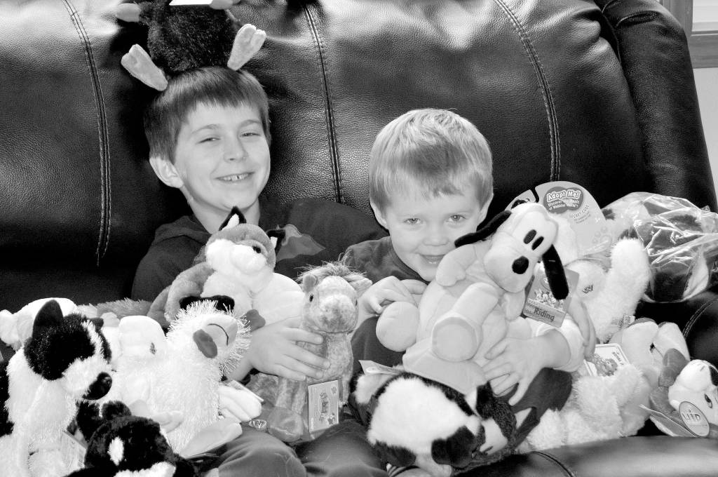 Kidzz Helping Kidzz toy drive half way to goal